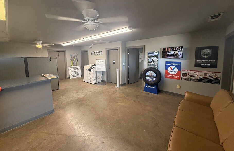 More Photos Of 200 S Blue Mound Rd, Fort Worth Auto Repair For Sale