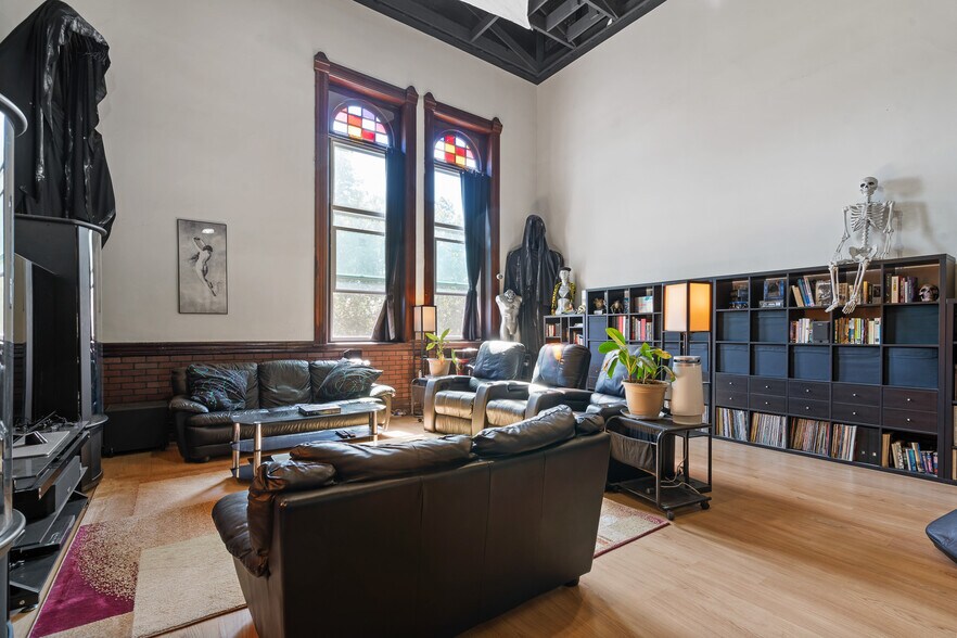 More Photos Of 106 W J St, Benicia Office For Sale