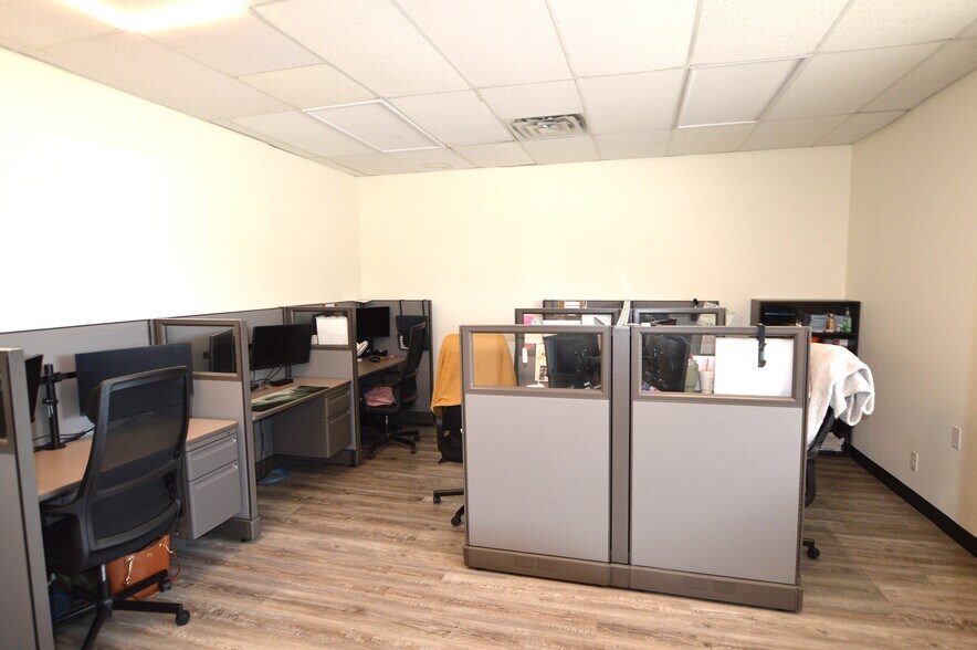 More Photos Of 202 W Davis St, Mesquite Office For Sale