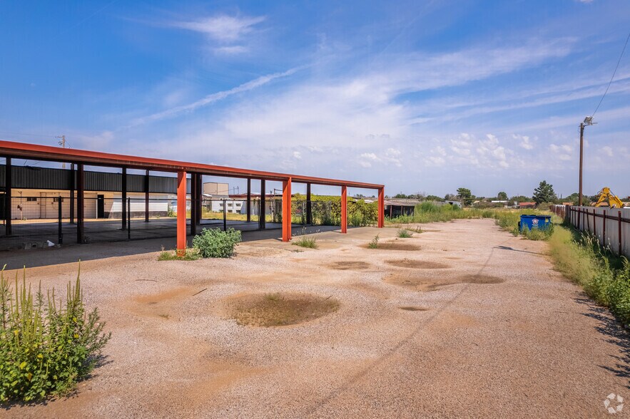 More Photos Of 4606 W Wall St, Midland Flex For Lease