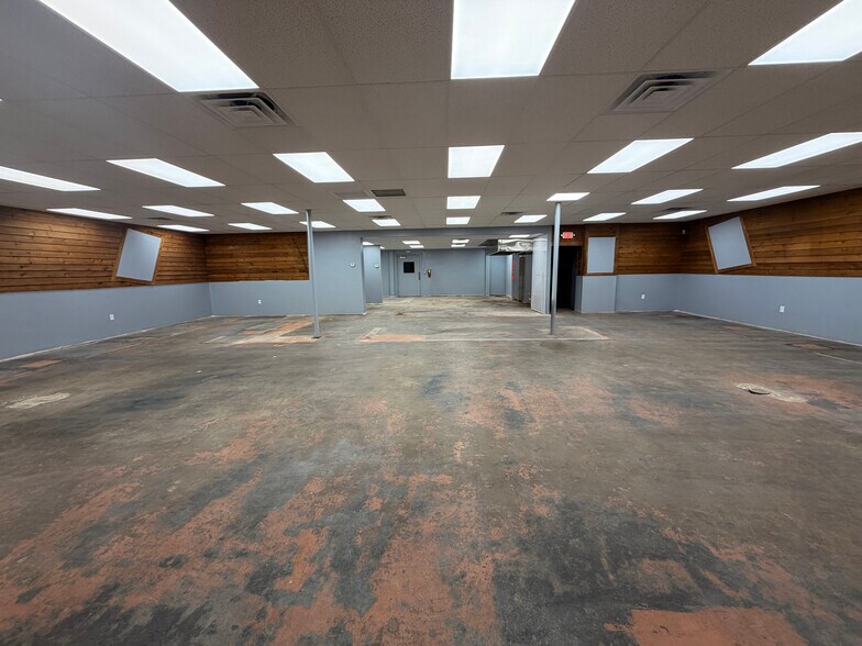 More Photos Of 3619 N 10th St, McAllen General Retail For Lease