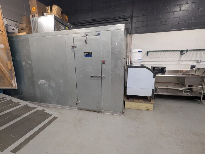 More Photos Of 147 1st Ave E, Hendersonville Light Manufacturing For Lease
