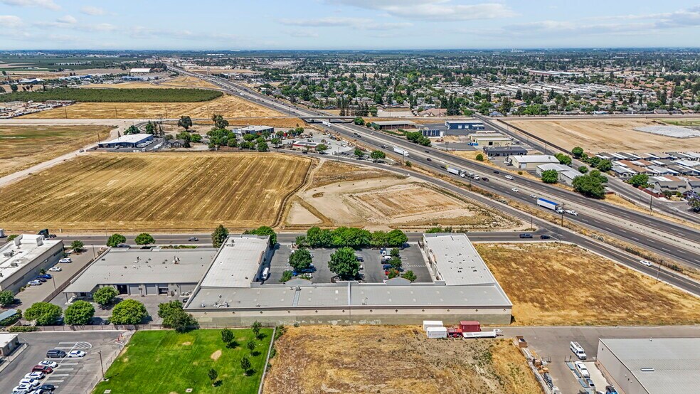 More Photos Of 2250-2298 MaryAnne Dr, Turlock Manufacturing For Sale