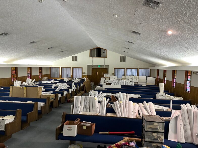 More Photos Of 1505 E Henderson St, Cleburne Office For Sale