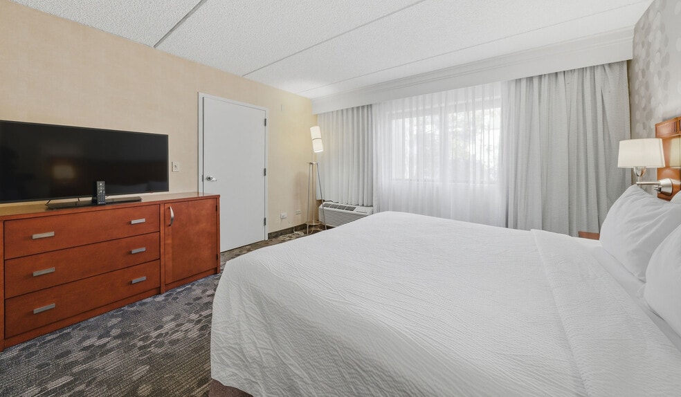 More Photos Of 800 Lake Cook Rd, Deerfield Hotel For Sale