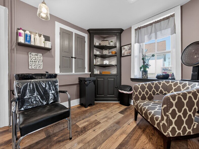 More Photos Of 1434-1436 W Broad St, Quakertown Office For Sale