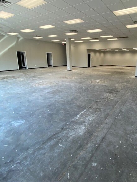 More Photos Of 315 N Sam Houston Pky E, Houston Freestanding For Lease