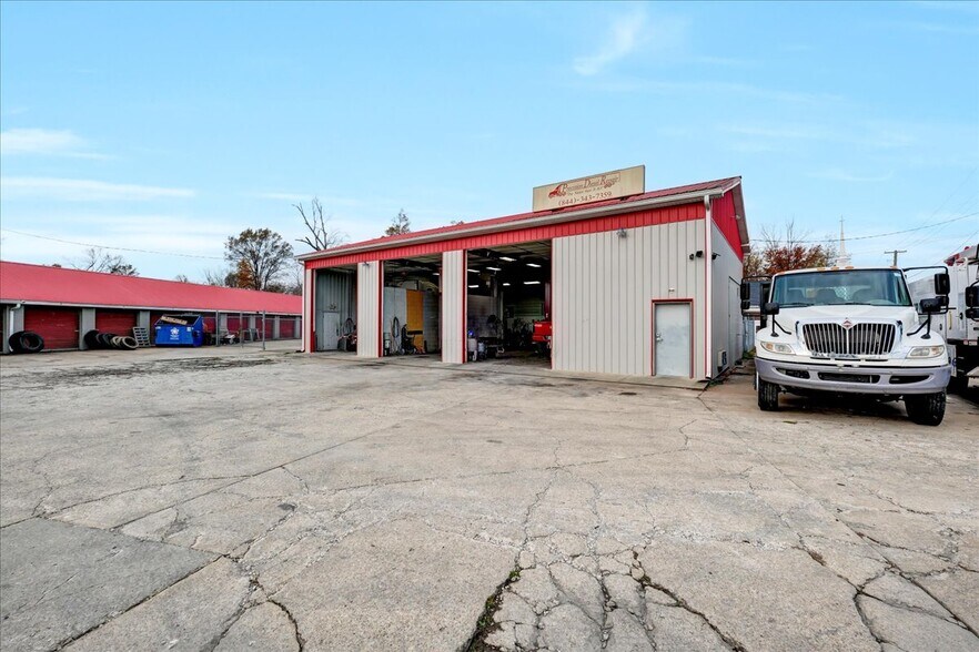 More Photos Of 133 W Blue Lick Rd, Shepherdsville Auto Repair For Sale