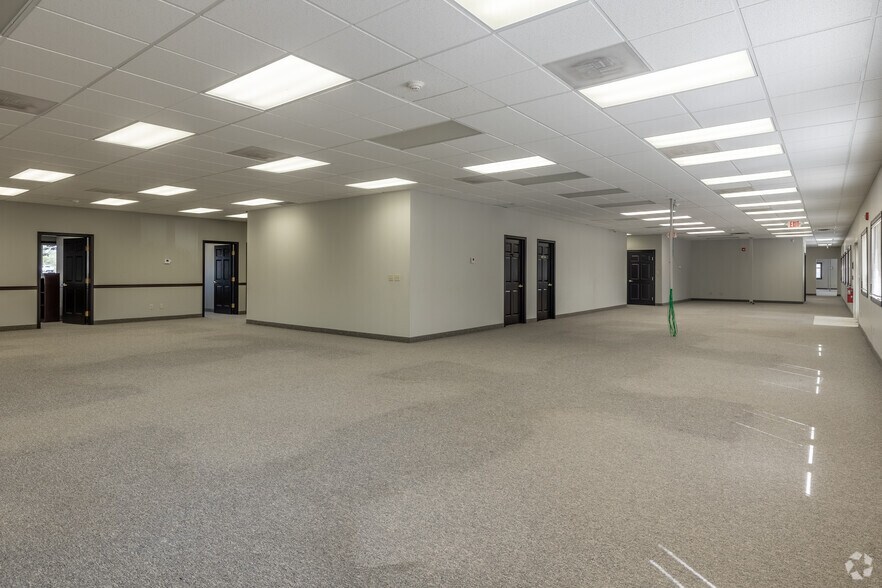 More Photos Of 85 Executive Pky, Hudson Unknown For Lease