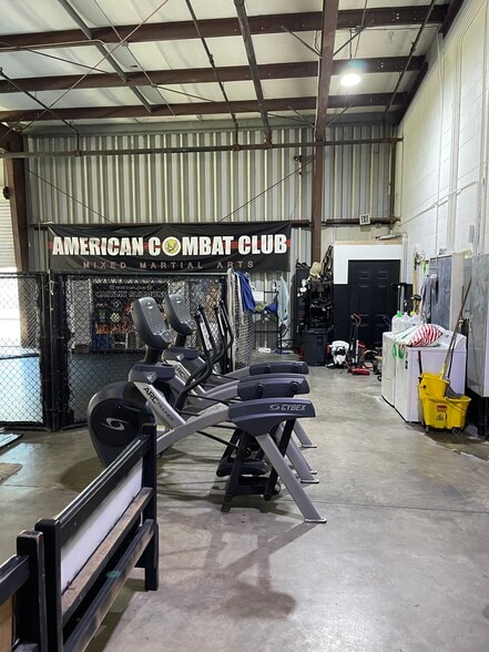 More Photos Of 1016 W Church St, Orlando Showroom For Lease