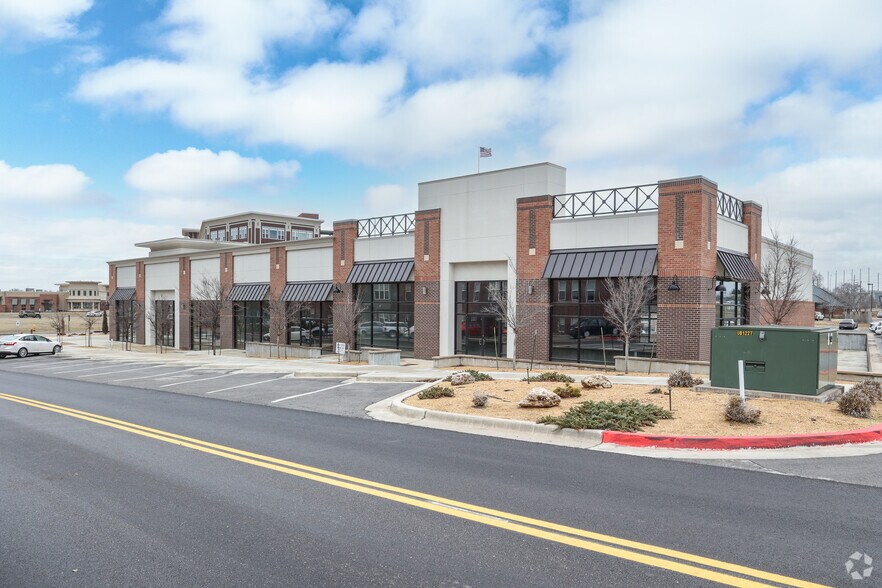 More Photos Of 161 S Riverfront Dr, Jenks General Retail For Lease