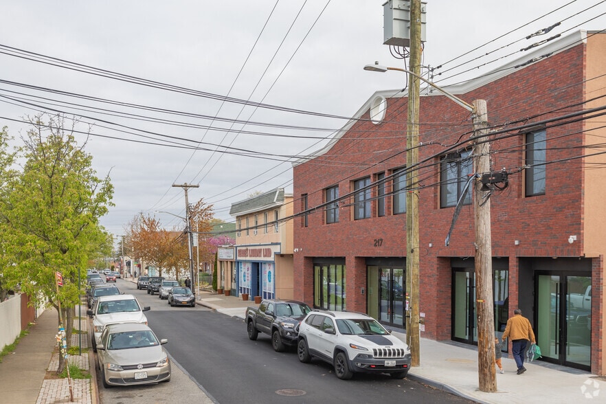 More Photos Of 217 Main St, Staten Island Storefront Retail Residential For Sale