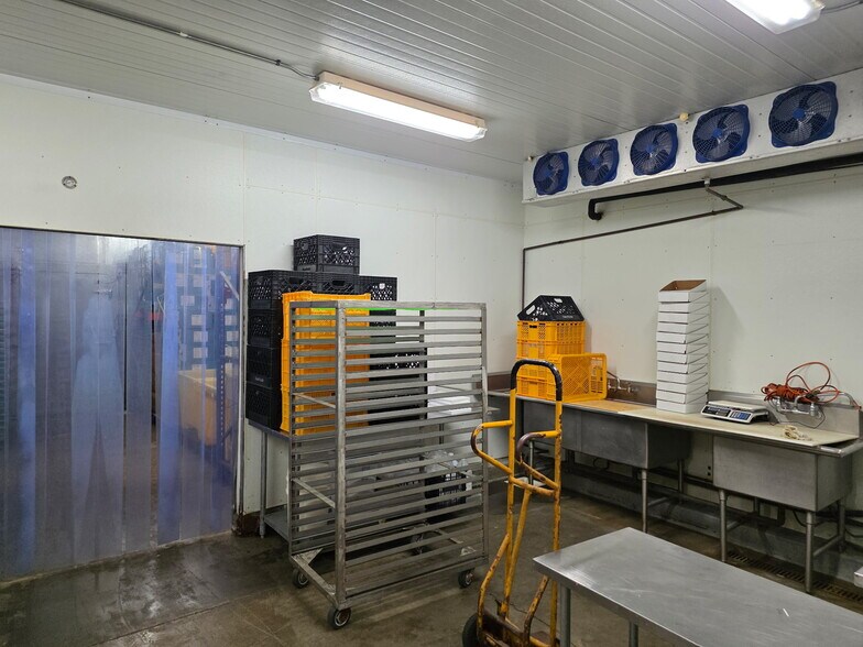 More Photos Of 534 Stanford, Los Angeles Warehouse For Sale