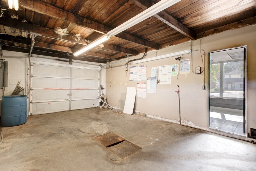 More Photos Of 1328 SE Stephens St, Roseburg Auto Dealership For Sale