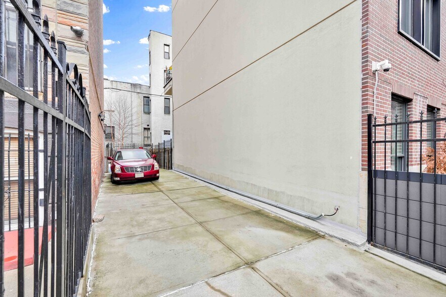 More Photos Of 63 Irving Pl, Brooklyn Land For Sale