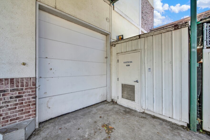 More Photos Of 3340 N Texas St, Fairfield Drugstore For Lease