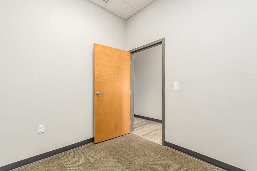 More Photos Of 1251 W Broad St, Columbus Storefront Retail Office For Sale