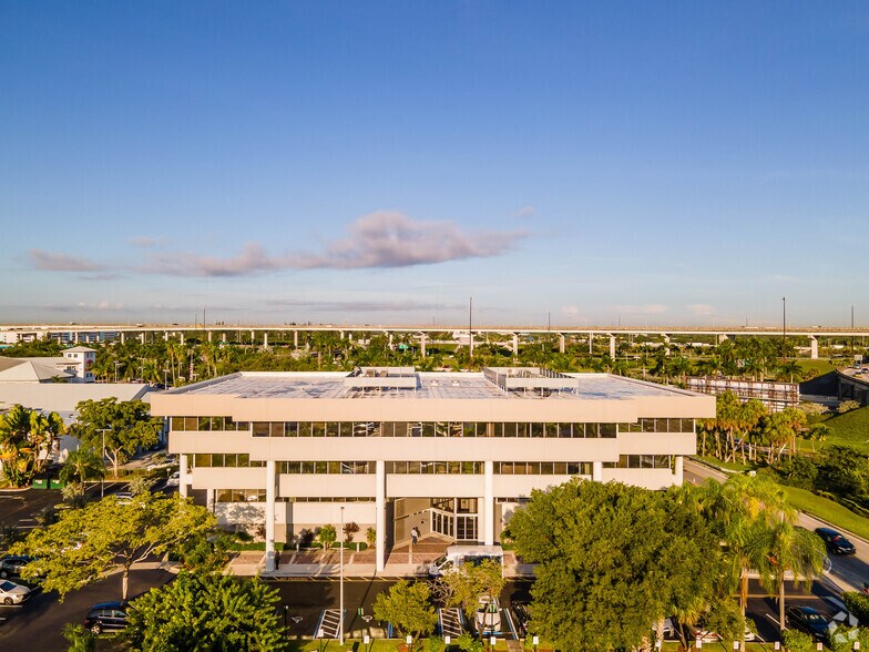 More Photos Of 290 NW 165th St, North Miami Beach Office For Lease