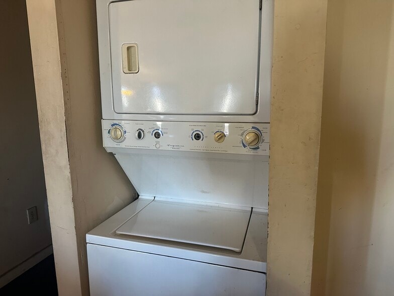 More Photos Of 265 S Pearl St, Albany General Retail For Sale