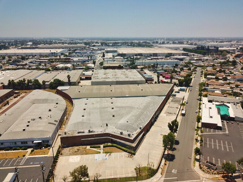 More Photos Of 5300 Harbor St, Commerce Warehouse For Lease