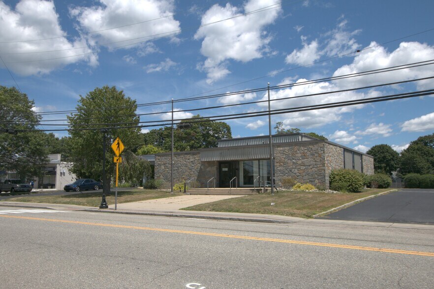 More Photos Of 43 Pennsylvania Ave, Niantic Bank For Lease
