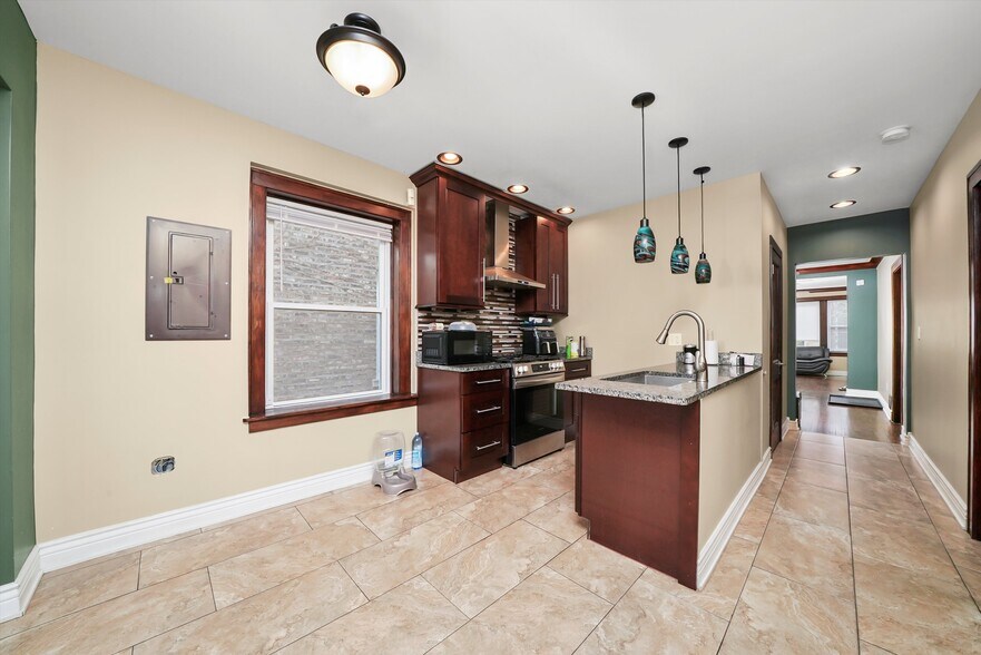 More Photos Of 6933 S Washtenaw Ave, Chicago Multifamily For Sale