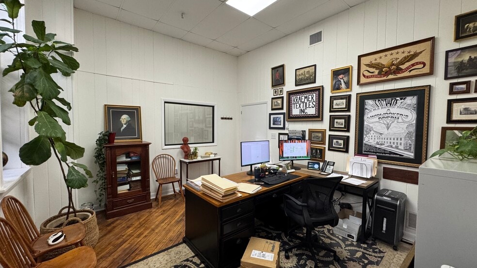 More Photos Of 240 S Main St, Nazareth Flex For Lease