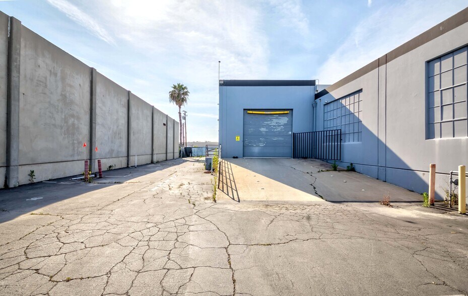 More Photos Of 3019 Vail Ave, Commerce Manufacturing For Sale