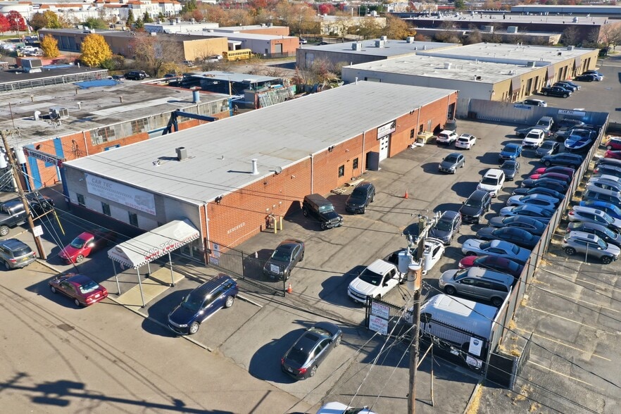 Primary Photo Of 11 Lucon Dr, Deer Park Showroom For Lease