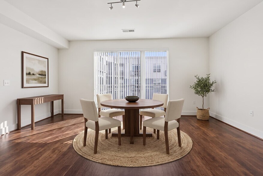 More Photos Of 9142 Richmond Hwy, Fort Belvoir Apartments For Lease