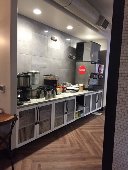 More Photos Of 390 N Sunrise Ave, Roseville Restaurant For Sale