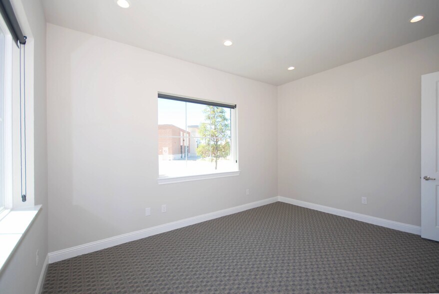 More Photos Of 2601 Little Elm Pky, Little Elm Office For Lease