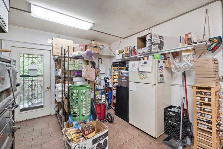 More Photos Of 485 Valley St, Scottsville General Retail For Sale