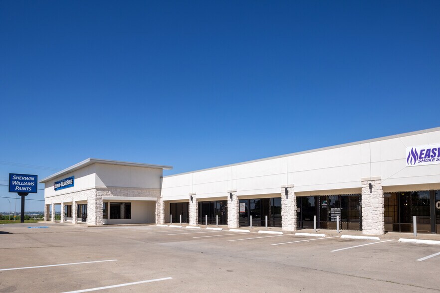 More Photos Of 2817 Alta Mere Dr, Fort Worth General Retail For Lease