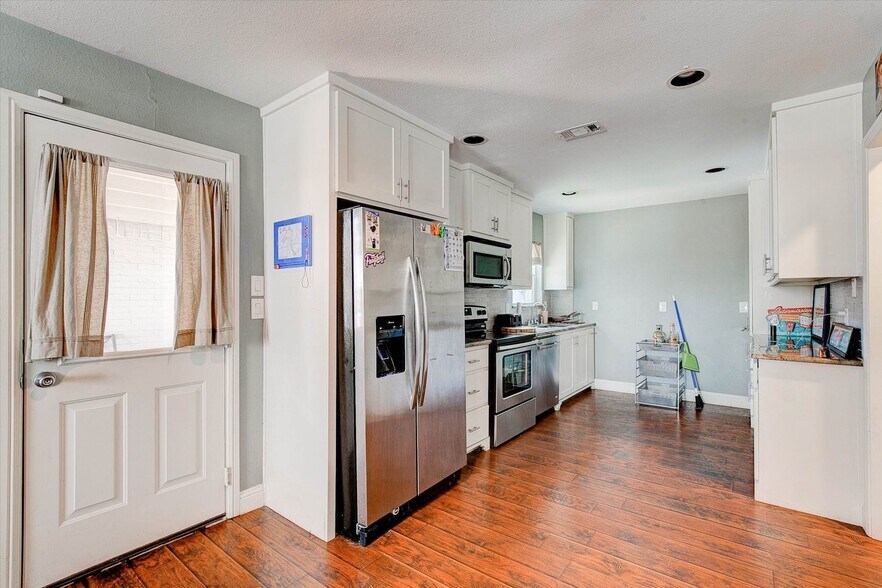 More Photos Of 3201 Forest Park Blvd, Fort Worth Apartments For Sale