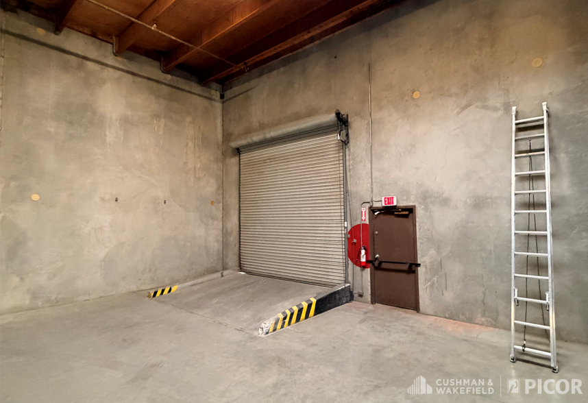 More Photos Of 3763-3765 E 43rd Pl, Tucson Warehouse For Lease