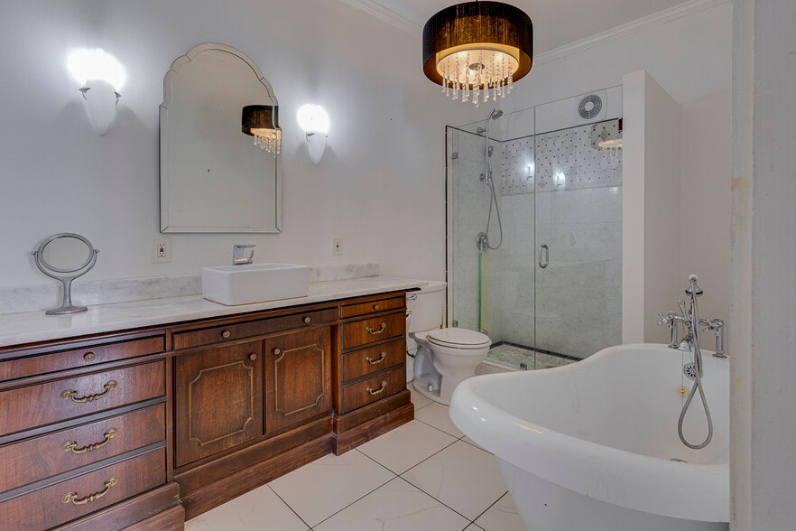 More Photos Of 906 Augusta St, Greenville Office For Sale