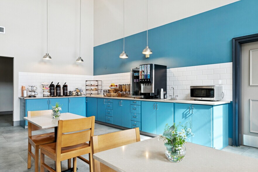 More Photos Of 130 Holiday Blvd, Covington Hotel For Sale