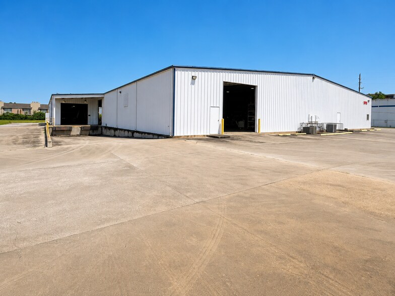 More Photos Of 5910 Fairbanks N. Houston Rd, Houston Warehouse For Lease