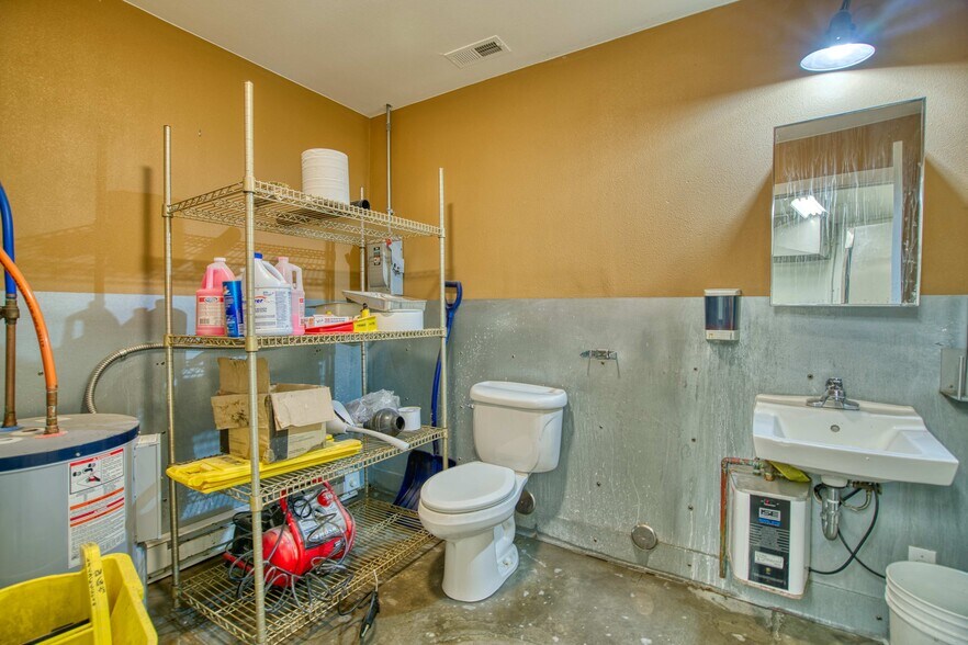 More Photos Of 1501 Lee Hill Dr, Boulder Showroom For Lease