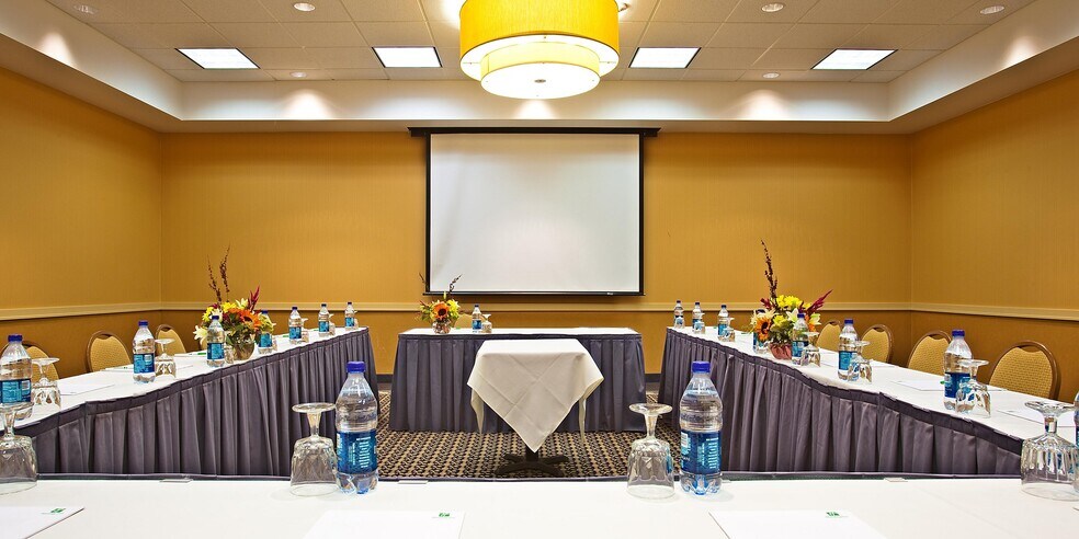 More Photos Of 1000 Busse Rd, Elk Grove Village Hotel For Sale