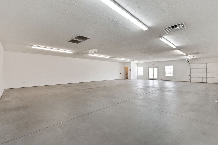 More Photos Of 807 Lipscomb St, Shelbyville Warehouse For Sale