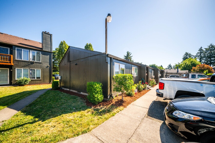 More Photos Of 1046 NE 17th Ave, Hillsboro Apartments For Sale