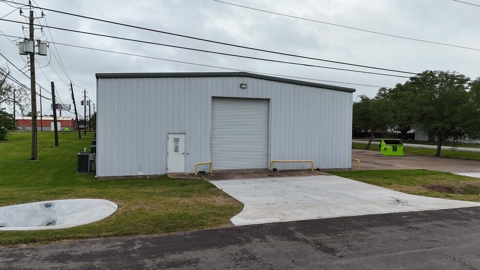 More Photos Of 227 N 8th St, La Porte Warehouse For Lease