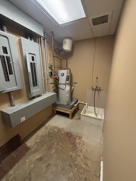 More Photos Of 763-765 W Poplar Ave, Collierville Freestanding For Sale