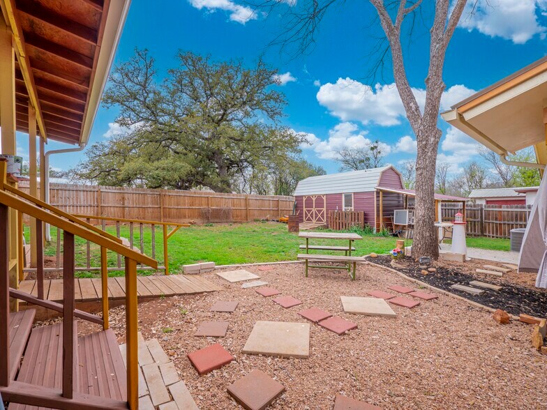More Photos Of 1307 Wright St, Llano Freestanding For Sale