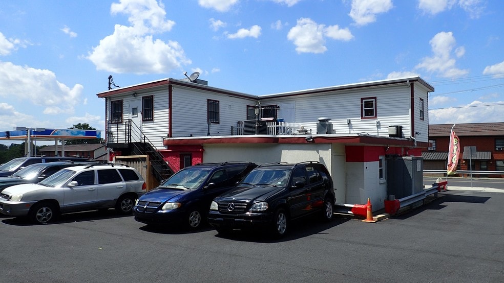 More Photos Of 1130 Pembroke Rd, Bethlehem Storefront Retail Residential For Lease