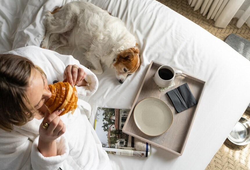 More Photos Of 527-537 State St, Santa Barbara Hotel For Lease