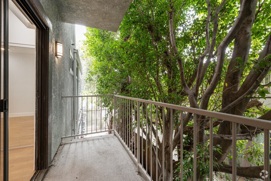 More Photos Of 6337 Primrose Ave, Los Angeles Apartments For Sale
