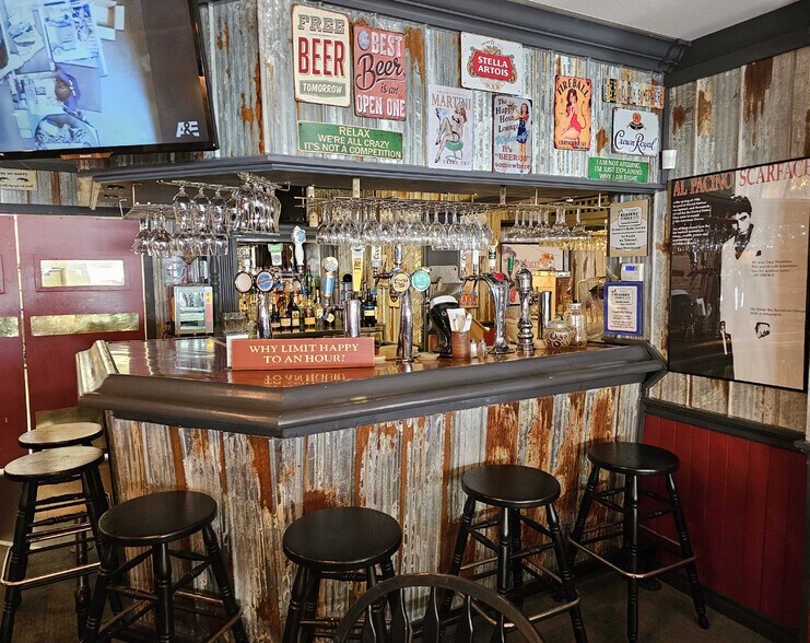 More Photos Of 105 James St, Parry Sound Restaurant For Sale